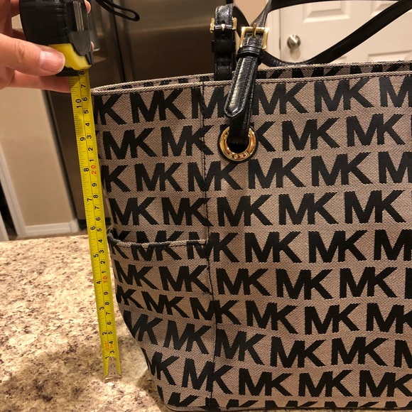 Michael Kors Large Tote - Picture 3 of 8